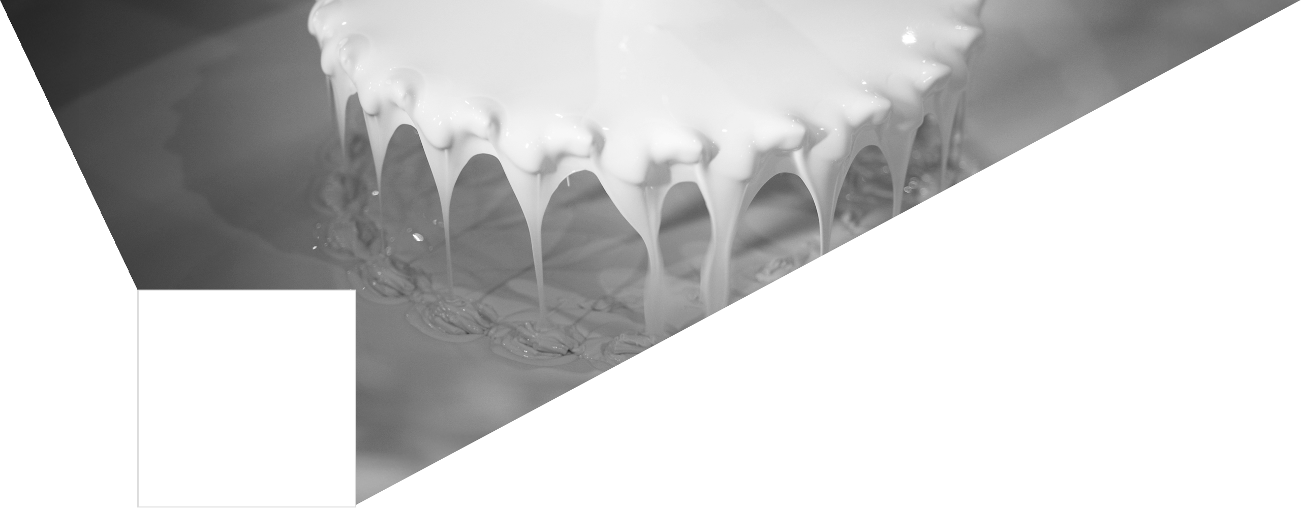 Afdruipende dissolver met private label verf in de ketel.