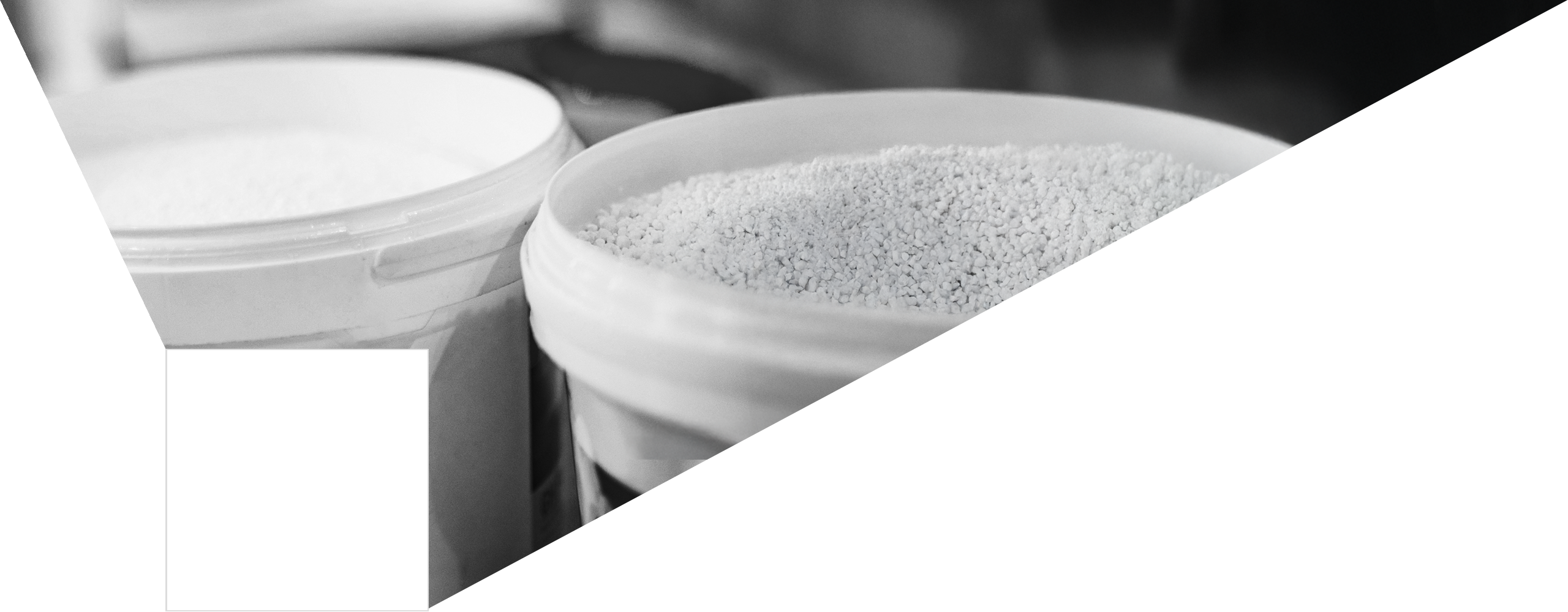 Granulaten in ronde emmer.